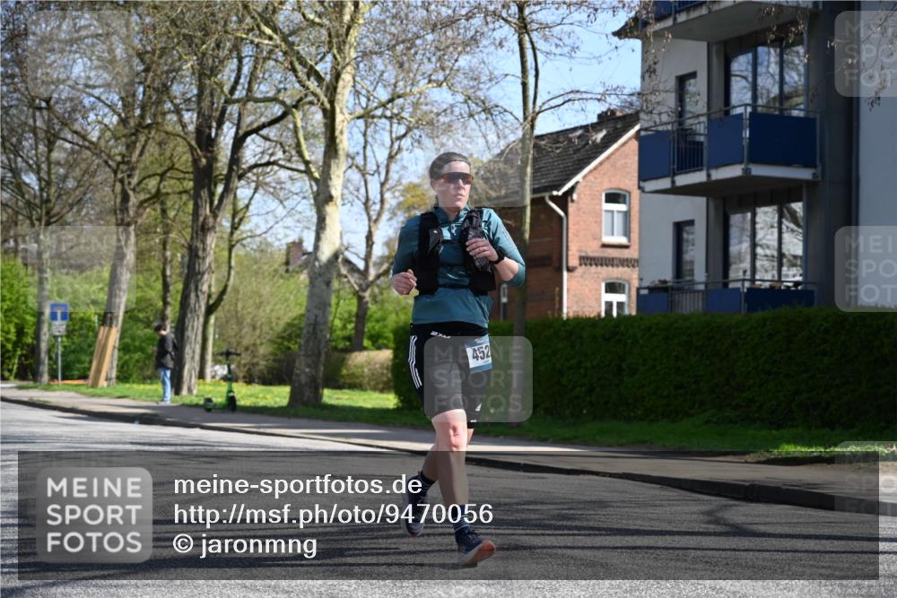 12.04.2026 - 45. Internationalen Wilhelmsburger Insellauf J. Mangold http://msf.ph/oto/9470056 12.04.2026 11:19:16 Ziel 2471, 2226, 5571, 5035, 4520, 3124, 3123, 3124, 3123, 2581, 2788, 4614, 2318 meine-sportfotos.de
