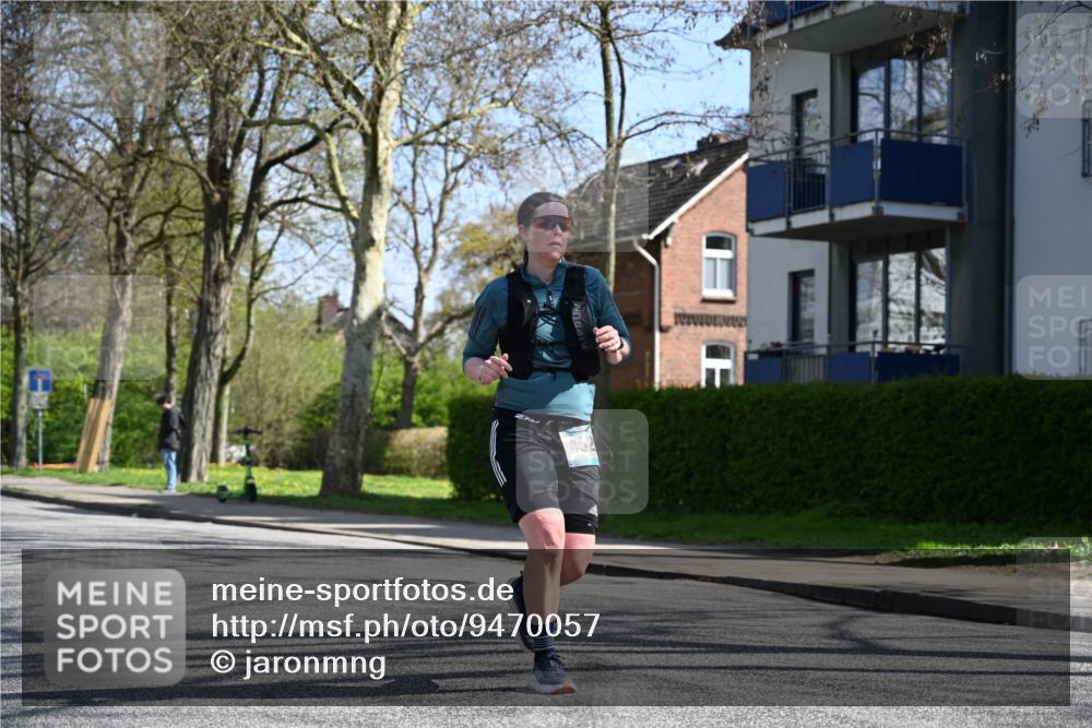 12.04.2026 - 45. Internationalen Wilhelmsburger Insellauf J. Mangold http://msf.ph/oto/9470057 12.04.2026 11:19:16 Ziel 2471, 2226, 5571, 5035, 4520, 3124, 3123, 3124, 3123, 2581, 2788, 4614, 2318 meine-sportfotos.de
