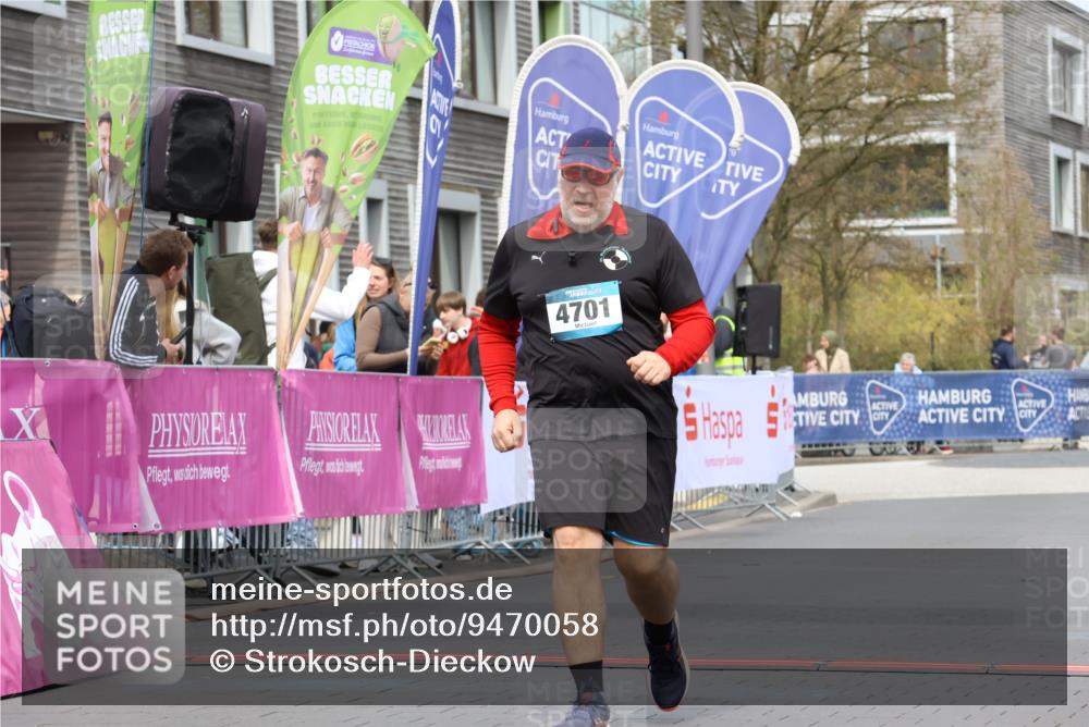 12.04.2026 - 45. Internationalen Wilhelmsburger Insellauf Strokosch-Dieckow http://msf.ph/oto/9470058 12.04.2026 13:39:28 Ziel 4701 meine-sportfotos.de