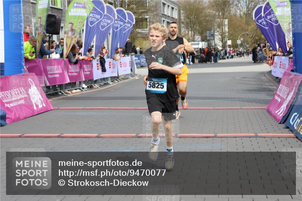 12.04.2026 - 45. Internationalen Wilhelmsburger Insellauf Strokosch-Dieckow http://msf.ph/oto/9470077 12.04.2026 12:51:19 Ziel 5530, 5825, 5411 meine-sportfotos.de
