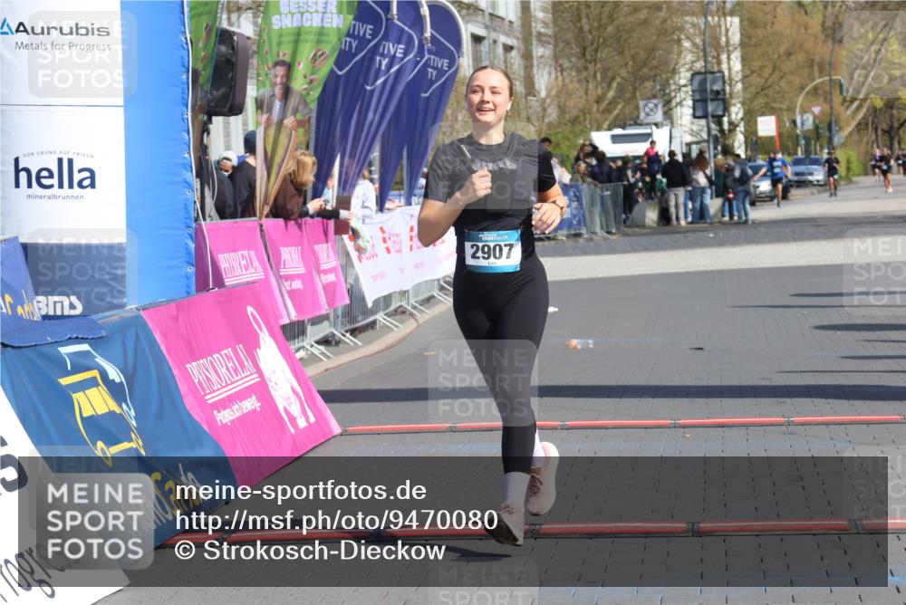 12.04.2026 - 45. Internationalen Wilhelmsburger Insellauf Strokosch-Dieckow http://msf.ph/oto/9470080 12.04.2026 11:25:01 Ziel 2907 meine-sportfotos.de