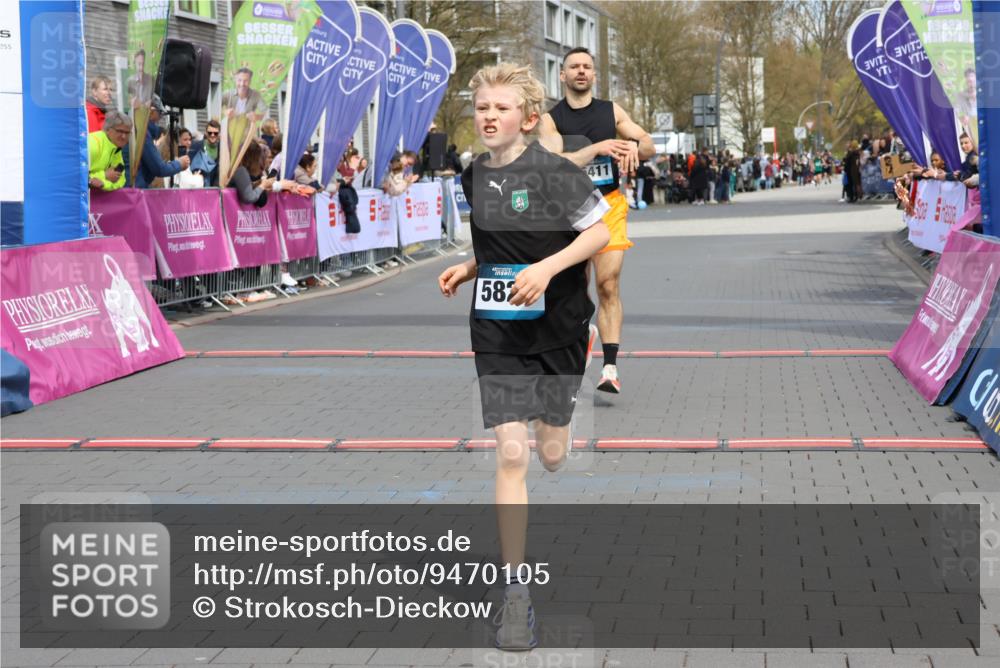 12.04.2026 - 45. Internationalen Wilhelmsburger Insellauf Strokosch-Dieckow http://msf.ph/oto/9470105 12.04.2026 12:51:19 Ziel 5530, 5825, 5411 meine-sportfotos.de