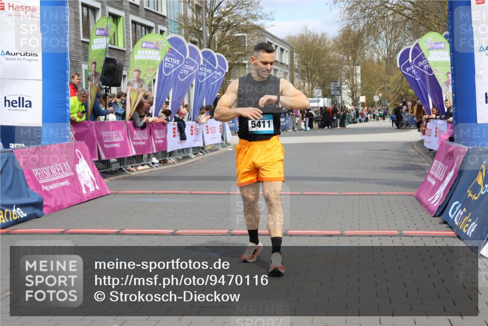 12.04.2026 - 45. Internationalen Wilhelmsburger Insellauf Strokosch-Dieckow http://msf.ph/oto/9470116 12.04.2026 12:51:21 Ziel 5825, 5411 meine-sportfotos.de