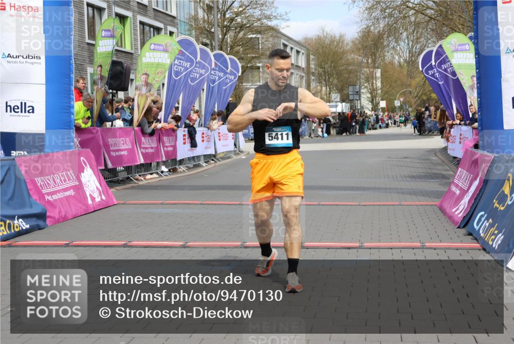 12.04.2026 - 45. Internationalen Wilhelmsburger Insellauf Strokosch-Dieckow http://msf.ph/oto/9470130 12.04.2026 12:51:21 Ziel 5825, 5411 meine-sportfotos.de