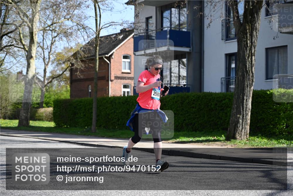 12.04.2026 - 45. Internationalen Wilhelmsburger Insellauf J. Mangold http://msf.ph/oto/9470152 12.04.2026 11:19:33 Ziel 5571, 5035, 4520, 3124, 3123, 2581, 2788, 2788, 4614, 2318, 4058, 3707, 4446, 4165 meine-sportfotos.de