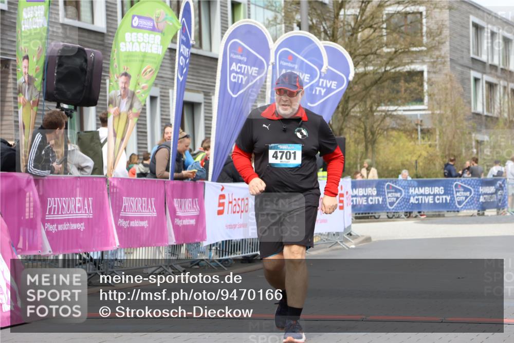 12.04.2026 - 45. Internationalen Wilhelmsburger Insellauf Strokosch-Dieckow http://msf.ph/oto/9470166 12.04.2026 13:39:28 Ziel 4701 meine-sportfotos.de