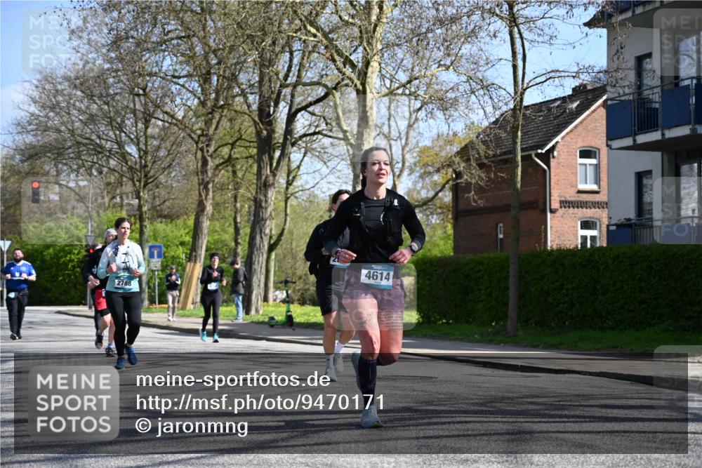 12.04.2026 - 45. Internationalen Wilhelmsburger Insellauf J. Mangold http://msf.ph/oto/9470171 12.04.2026 11:19:43 Ziel 2581, 2788, 4614, 2318, 4058, 3707, 4446, 4165 meine-sportfotos.de