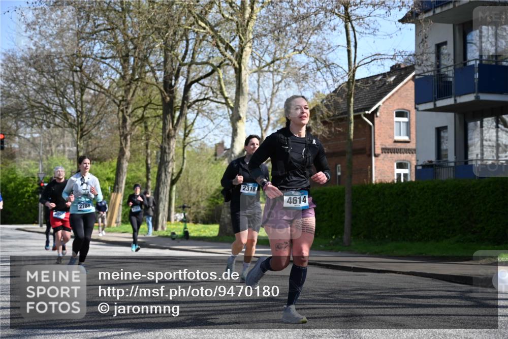 12.04.2026 - 45. Internationalen Wilhelmsburger Insellauf J. Mangold http://msf.ph/oto/9470180 12.04.2026 11:19:44 Ziel 2581, 2788, 4614, 2318, 4058, 4058, 3707, 4446, 4165 meine-sportfotos.de