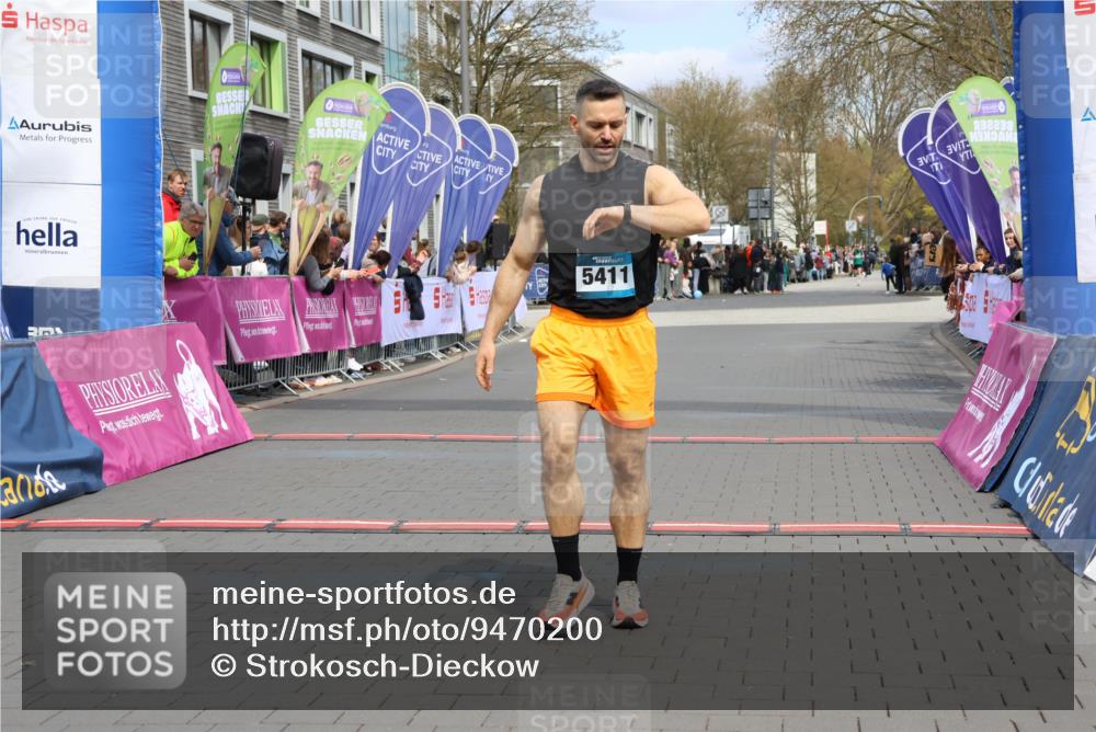 12.04.2026 - 45. Internationalen Wilhelmsburger Insellauf Strokosch-Dieckow http://msf.ph/oto/9470200 12.04.2026 12:51:21 Ziel 5825, 5411 meine-sportfotos.de