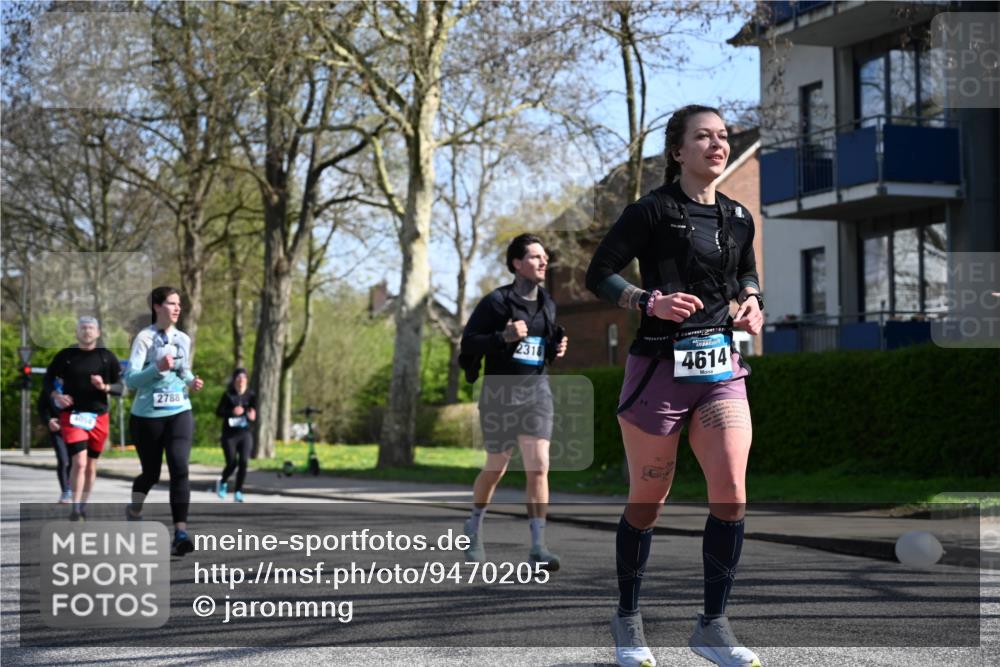 12.04.2026 - 45. Internationalen Wilhelmsburger Insellauf J. Mangold http://msf.ph/oto/9470205 12.04.2026 11:19:44 Ziel 2581, 2788, 4614, 2318, 4058, 4058, 3707, 4446, 4165 meine-sportfotos.de