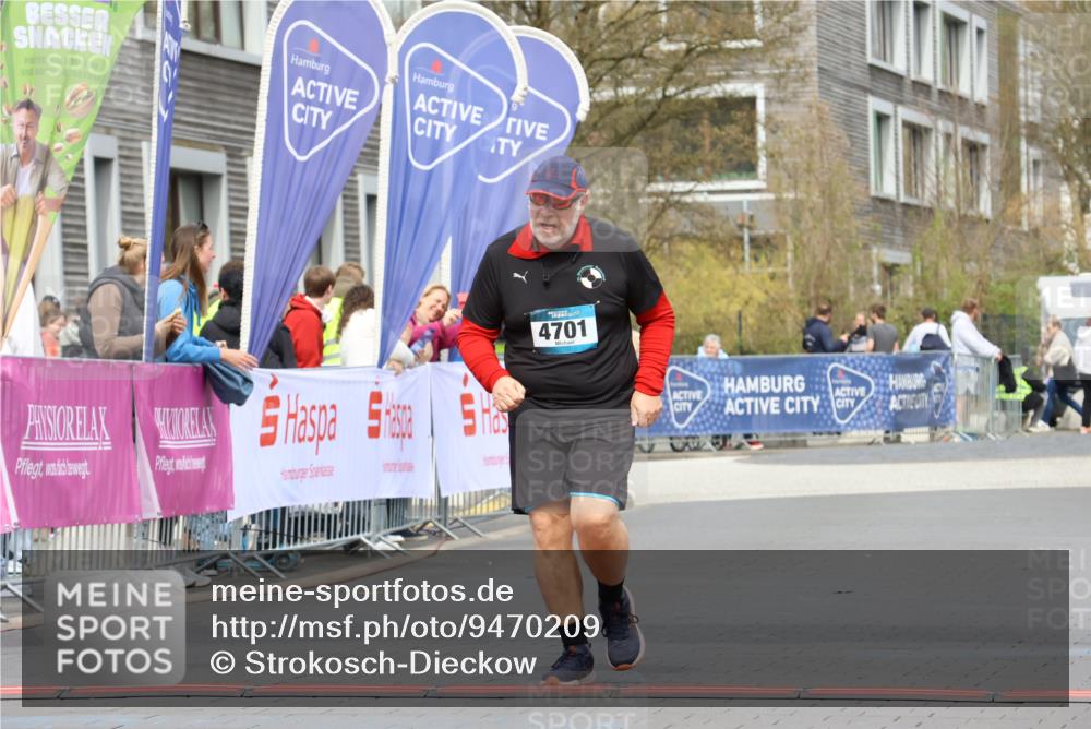 12.04.2026 - 45. Internationalen Wilhelmsburger Insellauf Strokosch-Dieckow http://msf.ph/oto/9470209 12.04.2026 13:39:27 Ziel 4701 meine-sportfotos.de
