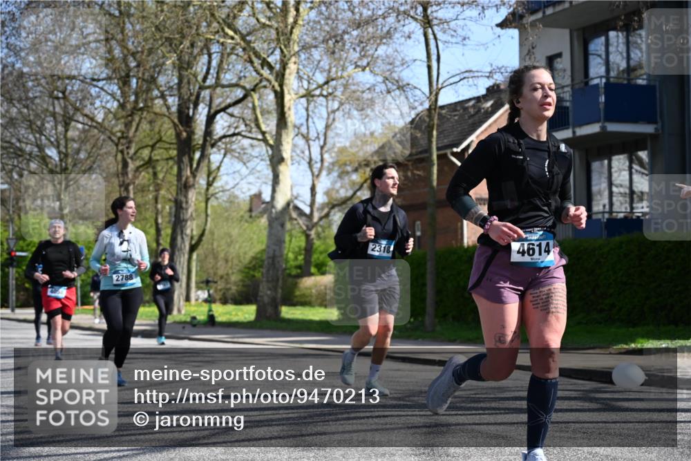 12.04.2026 - 45. Internationalen Wilhelmsburger Insellauf J. Mangold http://msf.ph/oto/9470213 12.04.2026 11:19:44 Ziel 2581, 2788, 4614, 2318, 4058, 4058, 3707, 4446, 4165 meine-sportfotos.de