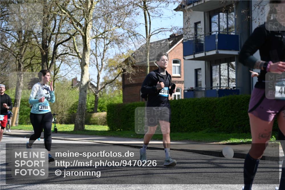 12.04.2026 - 45. Internationalen Wilhelmsburger Insellauf J. Mangold http://msf.ph/oto/9470226 12.04.2026 11:19:45 Ziel 2581, 2788, 4614, 2318, 4058, 3707, 4446, 4165 meine-sportfotos.de
