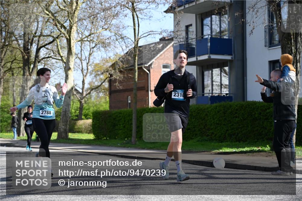 12.04.2026 - 45. Internationalen Wilhelmsburger Insellauf J. Mangold http://msf.ph/oto/9470239 12.04.2026 11:19:45 Ziel 2581, 2788, 4614, 2318, 4058, 3707, 4446, 4165 meine-sportfotos.de