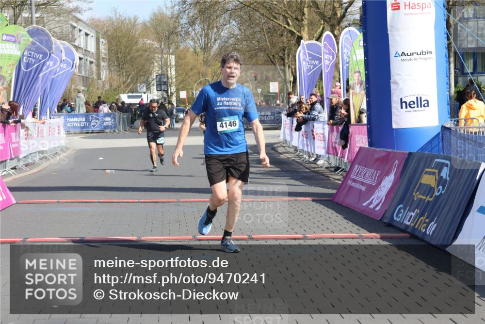 12.04.2026 - 45. Internationalen Wilhelmsburger Insellauf Strokosch-Dieckow http://msf.ph/oto/9470241 12.04.2026 11:25:34 Ziel 4146, 4519, 5559 meine-sportfotos.de