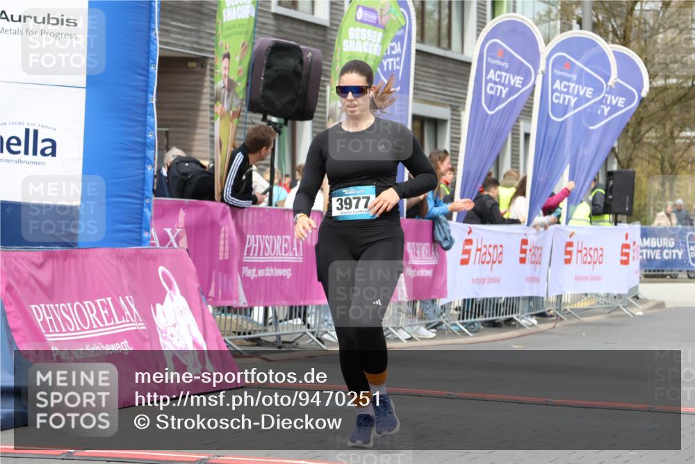 12.04.2026 - 45. Internationalen Wilhelmsburger Insellauf Strokosch-Dieckow http://msf.ph/oto/9470251 12.04.2026 13:39:18 Ziel 3977 meine-sportfotos.de