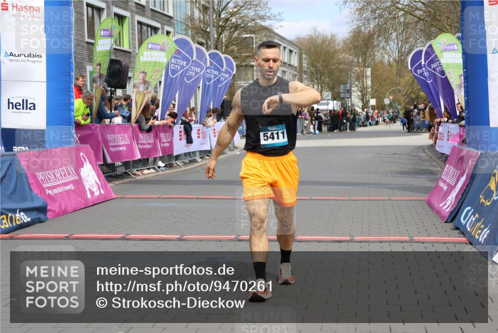 12.04.2026 - 45. Internationalen Wilhelmsburger Insellauf Strokosch-Dieckow http://msf.ph/oto/9470261 12.04.2026 12:51:21 Ziel 5825, 5411 meine-sportfotos.de