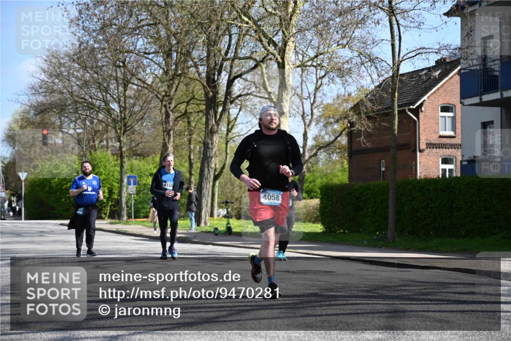 12.04.2026 - 45. Internationalen Wilhelmsburger Insellauf J. Mangold http://msf.ph/oto/9470281 12.04.2026 11:19:47 Ziel 2581, 2788, 4614, 2318, 4058, 3707, 4446, 4165, 3707, 4446, 4165 meine-sportfotos.de