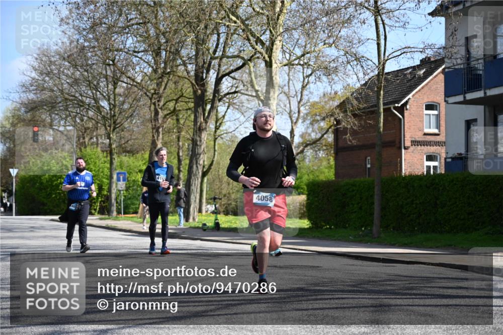 12.04.2026 - 45. Internationalen Wilhelmsburger Insellauf J. Mangold http://msf.ph/oto/9470286 12.04.2026 11:19:47 Ziel 2581, 2788, 4614, 2318, 4058, 3707, 4446, 4165, 3707, 4446, 4165 meine-sportfotos.de