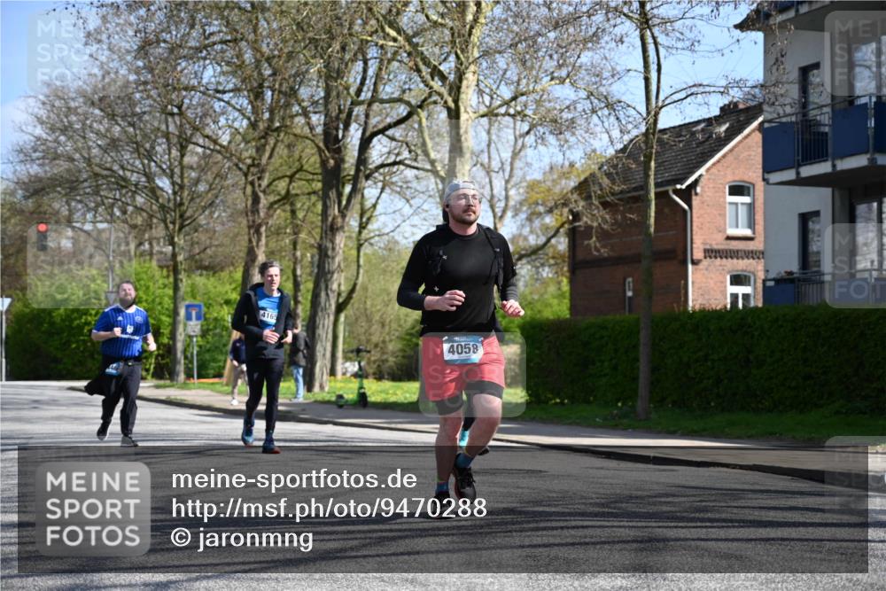 12.04.2026 - 45. Internationalen Wilhelmsburger Insellauf J. Mangold http://msf.ph/oto/9470288 12.04.2026 11:19:47 Ziel 2581, 2788, 4614, 2318, 4058, 3707, 4446, 4165, 3707, 4446, 4165 meine-sportfotos.de