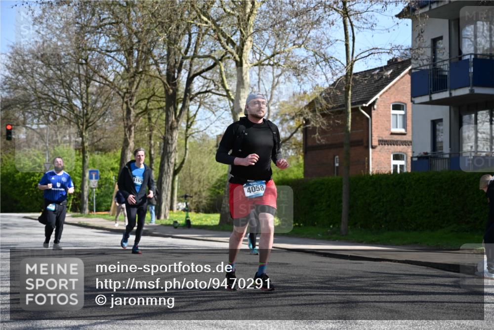 12.04.2026 - 45. Internationalen Wilhelmsburger Insellauf J. Mangold http://msf.ph/oto/9470291 12.04.2026 11:19:47 Ziel 2581, 2788, 4614, 2318, 4058, 3707, 4446, 4165, 3707, 4446, 4165 meine-sportfotos.de
