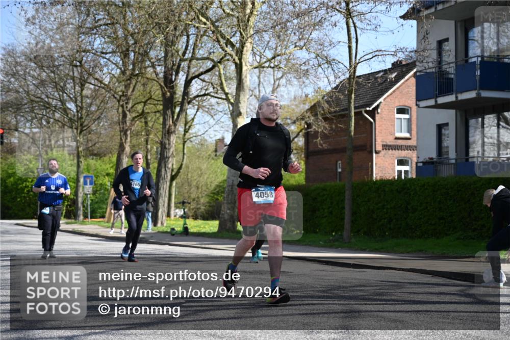 12.04.2026 - 45. Internationalen Wilhelmsburger Insellauf J. Mangold http://msf.ph/oto/9470294 12.04.2026 11:19:47 Ziel 2581, 2788, 4614, 2318, 4058, 3707, 4446, 4165, 3707, 4446, 4165 meine-sportfotos.de