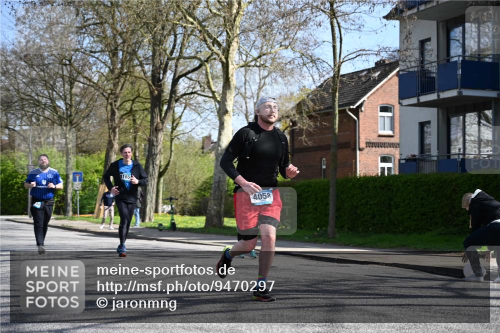 12.04.2026 - 45. Internationalen Wilhelmsburger Insellauf J. Mangold http://msf.ph/oto/9470297 12.04.2026 11:19:47 Ziel 2581, 2788, 4614, 2318, 4058, 3707, 4446, 4165, 3707, 4446, 4165 meine-sportfotos.de