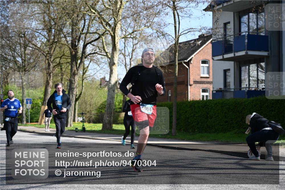 12.04.2026 - 45. Internationalen Wilhelmsburger Insellauf J. Mangold http://msf.ph/oto/9470304 12.04.2026 11:19:48 Ziel 2581, 2788, 4614, 2318, 4058, 3707, 4446, 4165 meine-sportfotos.de