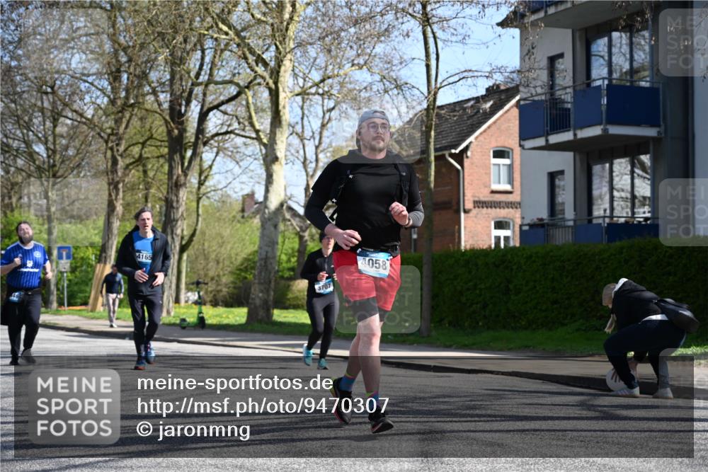 12.04.2026 - 45. Internationalen Wilhelmsburger Insellauf J. Mangold http://msf.ph/oto/9470307 12.04.2026 11:19:48 Ziel 2581, 2788, 4614, 2318, 4058, 3707, 4446, 4165 meine-sportfotos.de