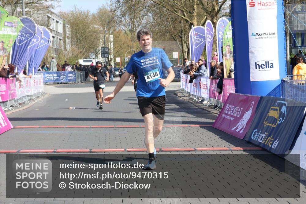 12.04.2026 - 45. Internationalen Wilhelmsburger Insellauf Strokosch-Dieckow http://msf.ph/oto/9470315 12.04.2026 11:25:34 Ziel 4146, 4519, 5559 meine-sportfotos.de
