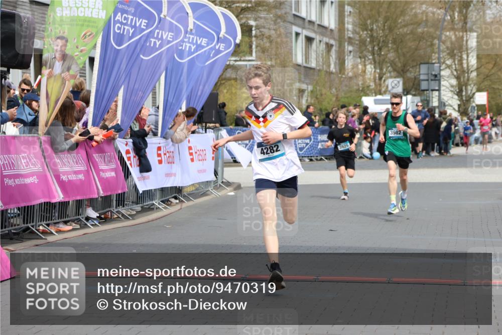 12.04.2026 - 45. Internationalen Wilhelmsburger Insellauf Strokosch-Dieckow http://msf.ph/oto/9470319 12.04.2026 12:51:37 Ziel 4282, 3982, 3925 meine-sportfotos.de