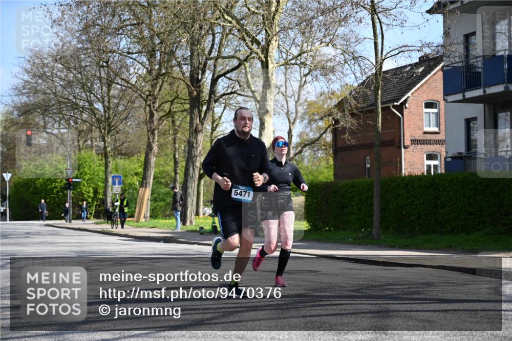 12.04.2026 - 45. Internationalen Wilhelmsburger Insellauf J. Mangold http://msf.ph/oto/9470376 12.04.2026 11:20:37 Ziel 4374, 4258, 4257, 5471, 3873, 5558, 3610 meine-sportfotos.de