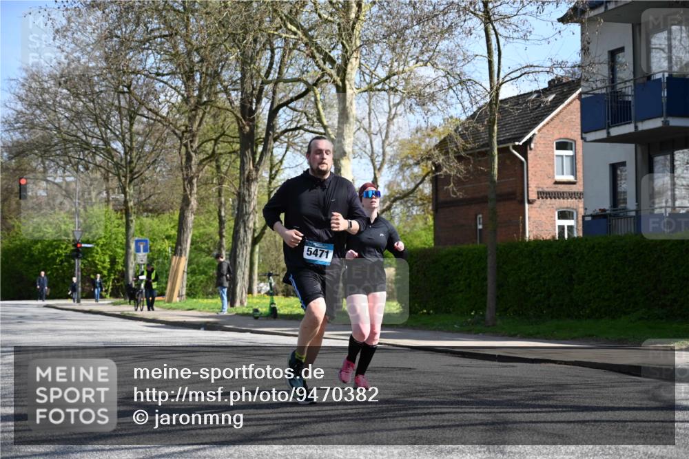 12.04.2026 - 45. Internationalen Wilhelmsburger Insellauf J. Mangold http://msf.ph/oto/9470382 12.04.2026 11:20:37 Ziel 4374, 4258, 4257, 5471, 3873, 5558, 3610 meine-sportfotos.de