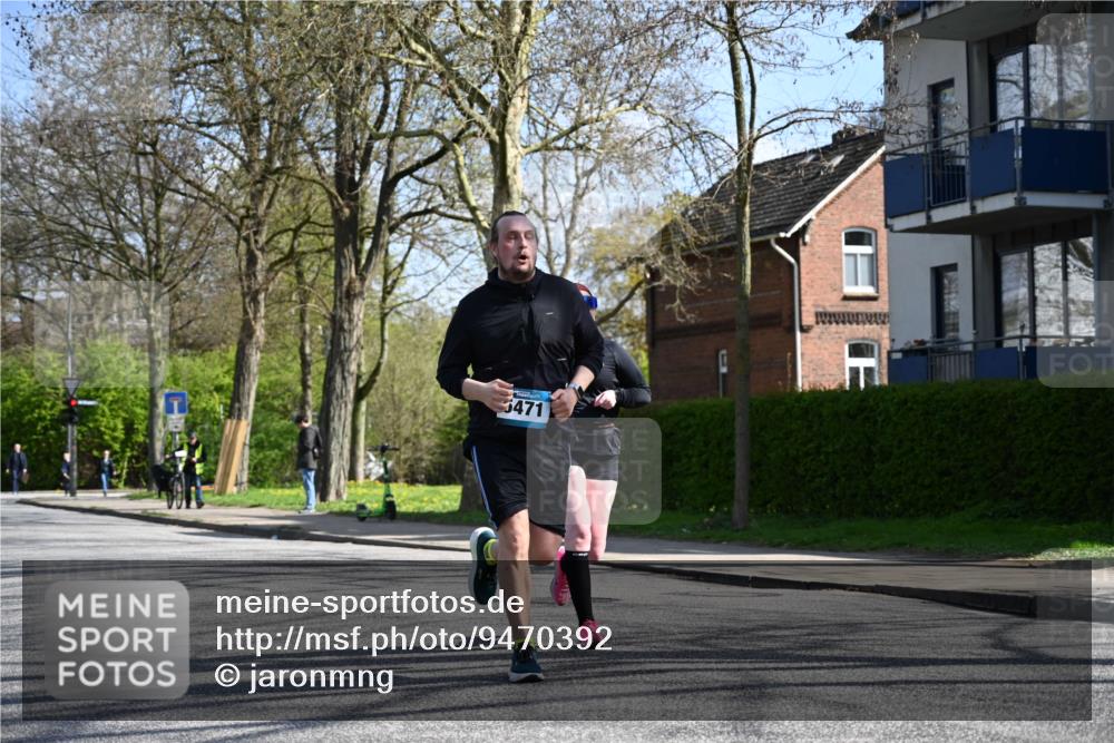 12.04.2026 - 45. Internationalen Wilhelmsburger Insellauf J. Mangold http://msf.ph/oto/9470392 12.04.2026 11:20:37 Ziel 4374, 4258, 4257, 5471, 3873, 5558, 3610 meine-sportfotos.de