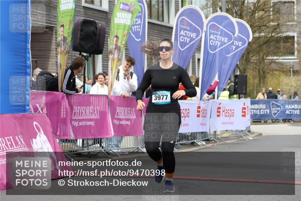 12.04.2026 - 45. Internationalen Wilhelmsburger Insellauf Strokosch-Dieckow http://msf.ph/oto/9470398 12.04.2026 13:39:18 Ziel 3977 meine-sportfotos.de