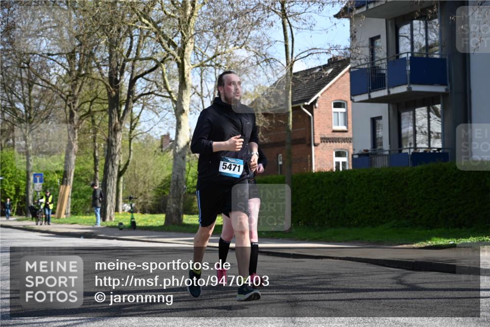12.04.2026 - 45. Internationalen Wilhelmsburger Insellauf J. Mangold http://msf.ph/oto/9470403 12.04.2026 11:20:37 Ziel 4374, 4258, 4257, 5471, 3873, 5558, 3610 meine-sportfotos.de