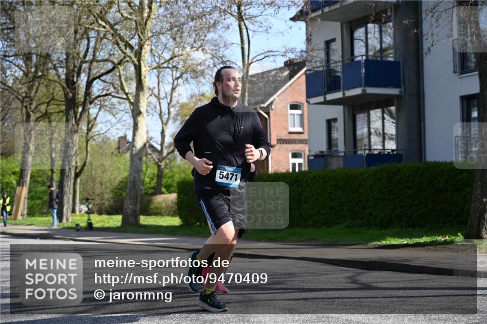 12.04.2026 - 45. Internationalen Wilhelmsburger Insellauf J. Mangold http://msf.ph/oto/9470409 12.04.2026 11:20:38 Ziel 4374, 4258, 4257, 5471, 3873, 5558, 3610 meine-sportfotos.de