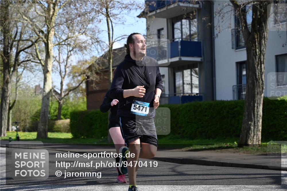 12.04.2026 - 45. Internationalen Wilhelmsburger Insellauf J. Mangold http://msf.ph/oto/9470419 12.04.2026 11:20:38 Ziel 4374, 4258, 4257, 5471, 3873, 5558, 3610 meine-sportfotos.de
