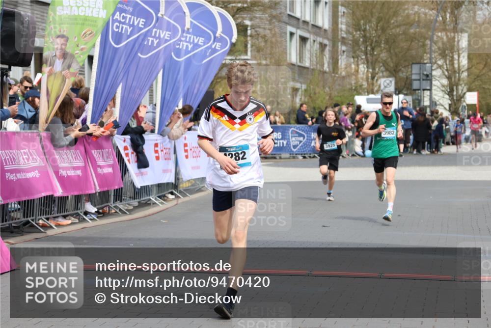 12.04.2026 - 45. Internationalen Wilhelmsburger Insellauf Strokosch-Dieckow http://msf.ph/oto/9470420 12.04.2026 12:51:37 Ziel 4282, 3982, 3925 meine-sportfotos.de