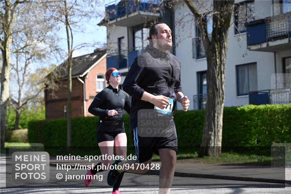12.04.2026 - 45. Internationalen Wilhelmsburger Insellauf J. Mangold http://msf.ph/oto/9470428 12.04.2026 11:20:38 Ziel 4374, 4258, 4257, 5471, 3873, 5558, 3610 meine-sportfotos.de