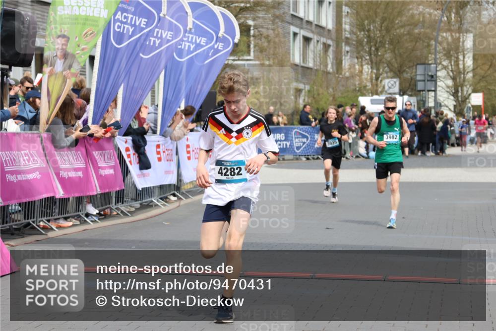 12.04.2026 - 45. Internationalen Wilhelmsburger Insellauf Strokosch-Dieckow http://msf.ph/oto/9470431 12.04.2026 12:51:37 Ziel 4282, 3982, 3925 meine-sportfotos.de