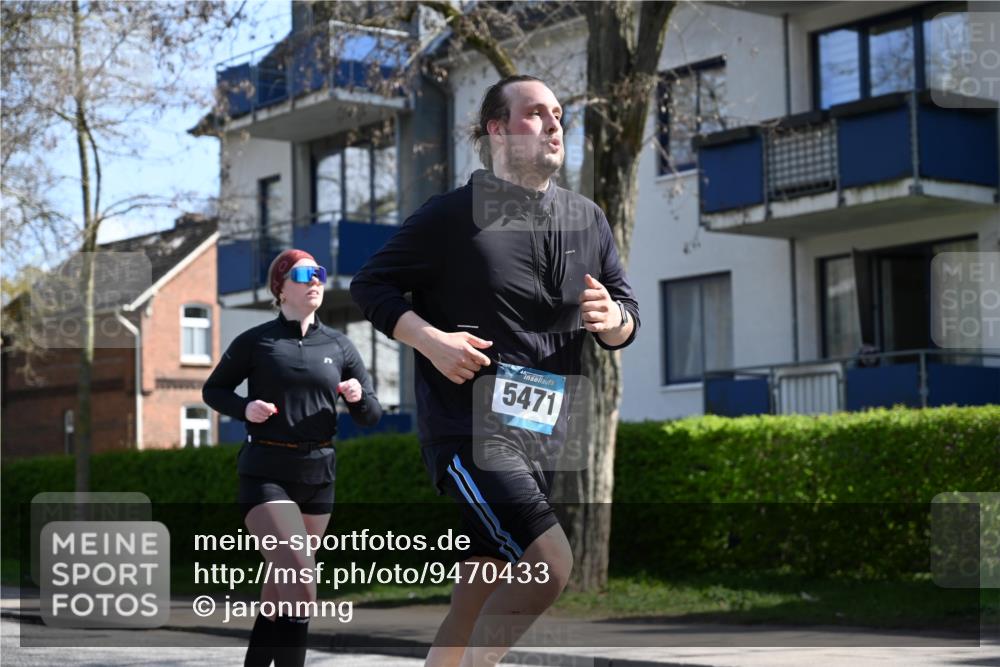 12.04.2026 - 45. Internationalen Wilhelmsburger Insellauf J. Mangold http://msf.ph/oto/9470433 12.04.2026 11:20:38 Ziel 4374, 4258, 4257, 5471, 3873, 5558, 3610 meine-sportfotos.de