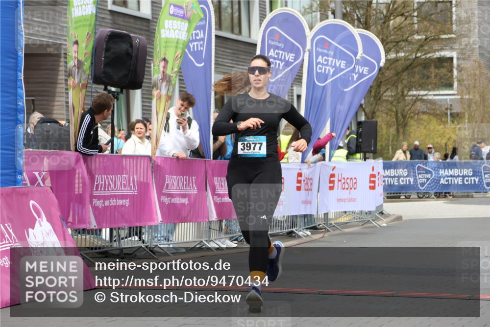 12.04.2026 - 45. Internationalen Wilhelmsburger Insellauf Strokosch-Dieckow http://msf.ph/oto/9470434 12.04.2026 13:39:18 Ziel 3977 meine-sportfotos.de