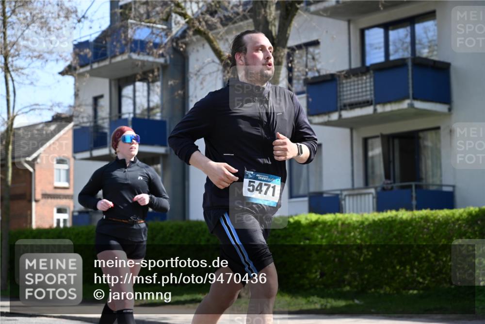12.04.2026 - 45. Internationalen Wilhelmsburger Insellauf J. Mangold http://msf.ph/oto/9470436 12.04.2026 11:20:38 Ziel 4374, 4258, 4257, 5471, 3873, 5558, 3610 meine-sportfotos.de