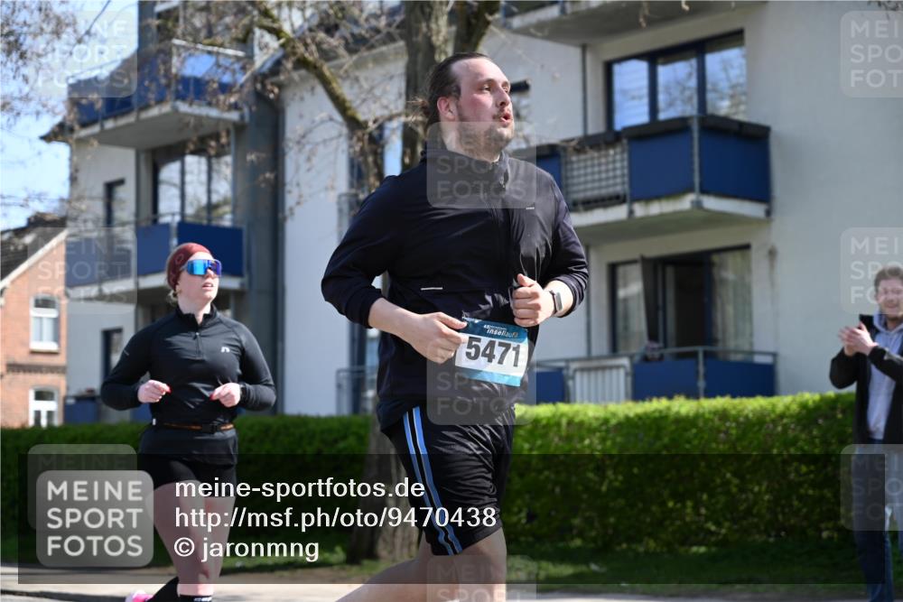 12.04.2026 - 45. Internationalen Wilhelmsburger Insellauf J. Mangold http://msf.ph/oto/9470438 12.04.2026 11:20:38 Ziel 4374, 4258, 4257, 5471, 3873, 5558, 3610 meine-sportfotos.de