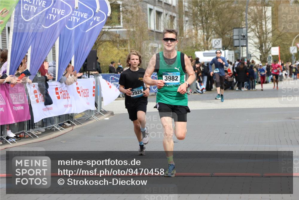 12.04.2026 - 45. Internationalen Wilhelmsburger Insellauf Strokosch-Dieckow http://msf.ph/oto/9470458 12.04.2026 12:51:40 Ziel 4282, 3982, 3925 meine-sportfotos.de
