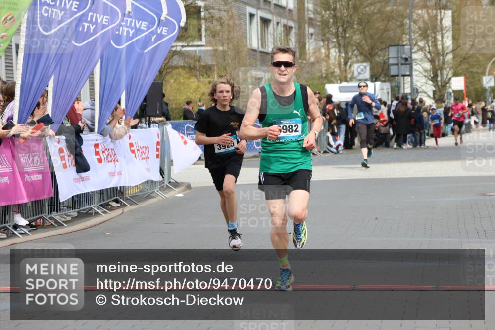 12.04.2026 - 45. Internationalen Wilhelmsburger Insellauf Strokosch-Dieckow http://msf.ph/oto/9470470 12.04.2026 12:51:40 Ziel 4282, 3982, 3925 meine-sportfotos.de