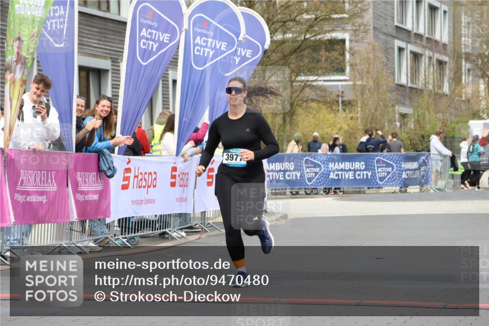 12.04.2026 - 45. Internationalen Wilhelmsburger Insellauf Strokosch-Dieckow http://msf.ph/oto/9470480 12.04.2026 13:39:17 Ziel 3977 meine-sportfotos.de
