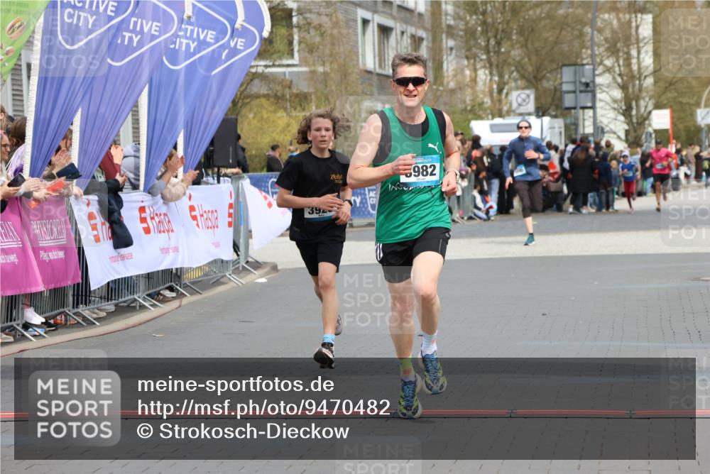 12.04.2026 - 45. Internationalen Wilhelmsburger Insellauf Strokosch-Dieckow http://msf.ph/oto/9470482 12.04.2026 12:51:40 Ziel 4282, 3982, 3925 meine-sportfotos.de