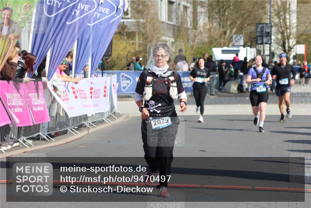 12.04.2026 - 45. Internationalen Wilhelmsburger Insellauf Strokosch-Dieckow http://msf.ph/oto/9470497 12.04.2026 11:25:55 Ziel 2025, 2542 meine-sportfotos.de